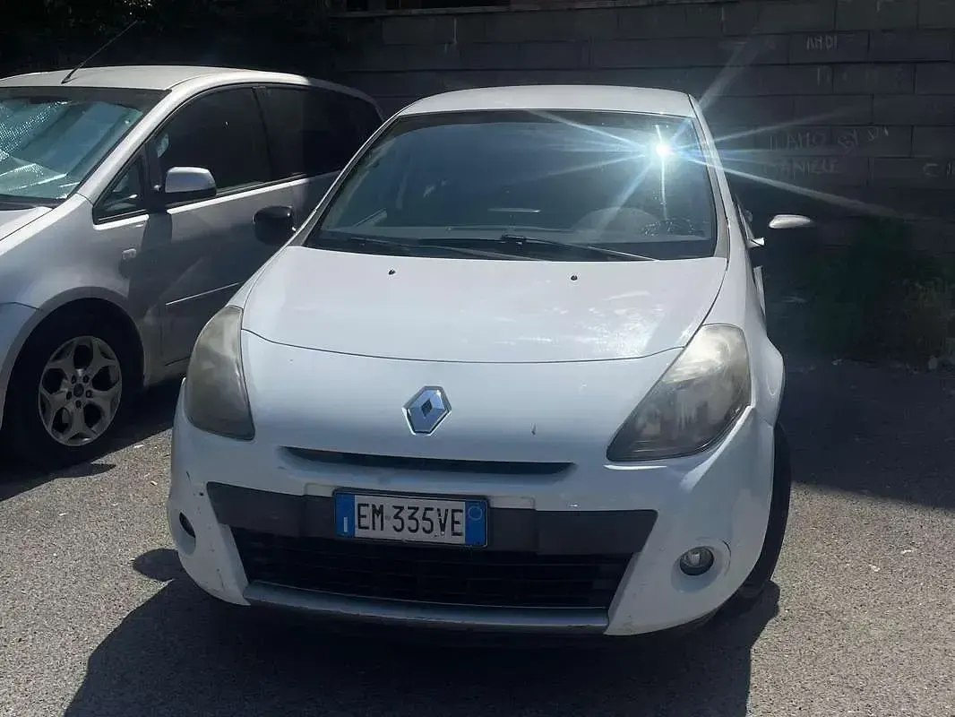 Usata Renault Clio III 75 CV (55 kW) 2012 Bianco Berlina