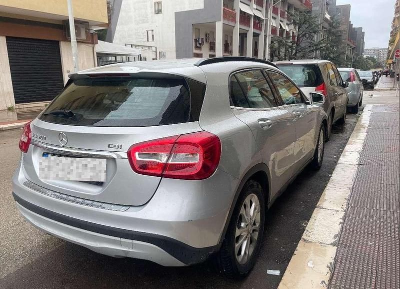 Usata Mercedes GLA200 Executive 136 CV (100 kW) 2014 Argento SUV