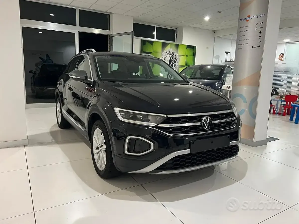 Usata VW T-Roc Style 110 CV (80 kW) 2022 Deep black SUV