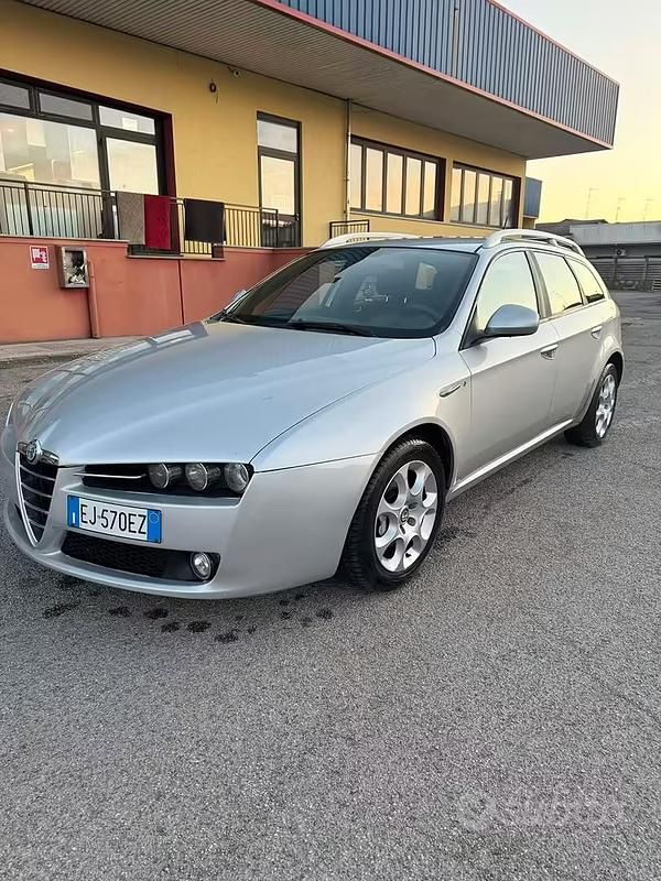 Usata Alfa Romeo 159 136 CV (100 kW) 2011 Grigio Station wagon