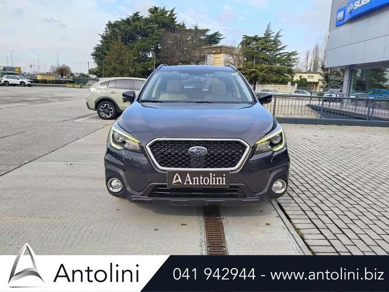 Usata Subaru Outback Premium 175 CV (128 kW) 2019 Grigio scuro Station wagon