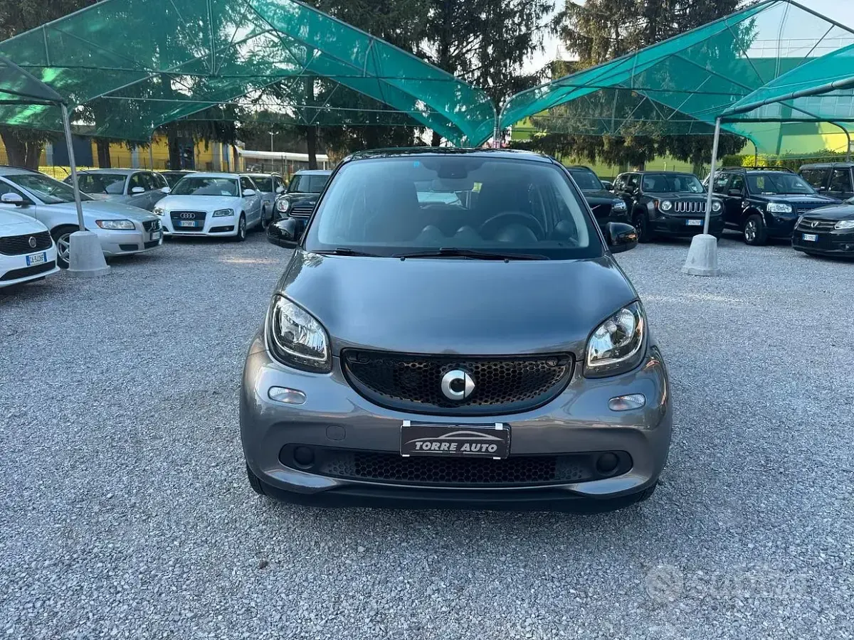 Usata Smart ForFour Passion 71 CV (52 kW) 2015 Grigio Utilitaria