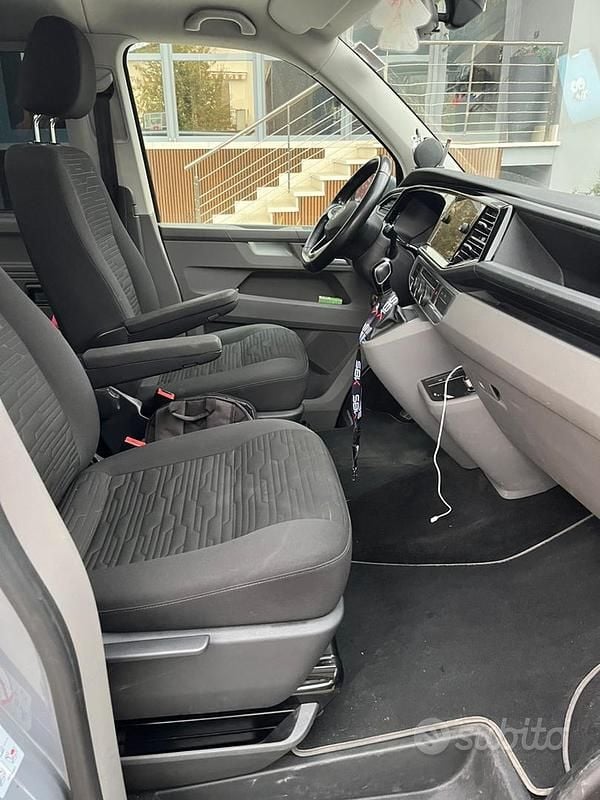 Occasion VW Caravelle 150 PK (110 kW) 2022 Grijs Van