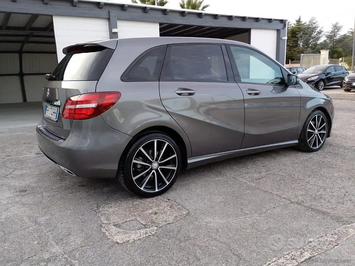 Usata Mercedes B200 Premium 136 CV (100 kW) 2017 Grigio Utilitaria
