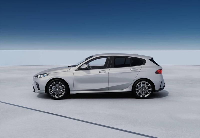 Nuova BMW 118 M Sport 150 CV (110 kW) 2026 Brooklyn grey Utilitaria