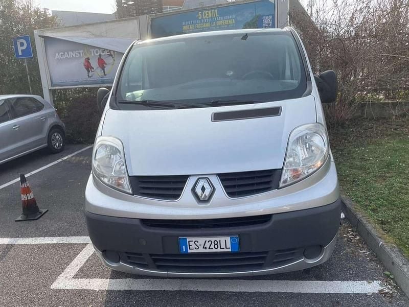 Usata Renault Trafic 114 CV (83 kW) 2013 Argento Monovolume
