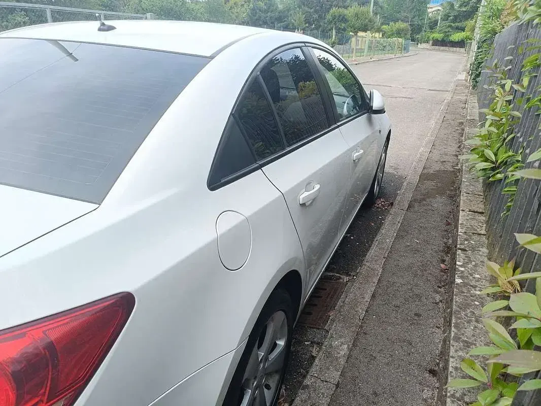 Usata Chevrolet Cruze LS 113 CV (83 kW) 2010 Bianco Berlina