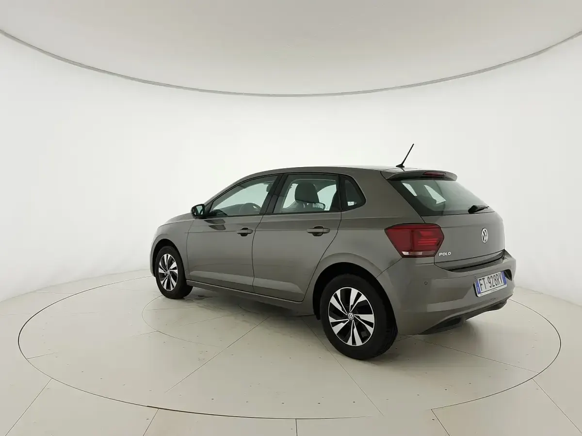 Usata VW Polo Comfortline 80 CV (58 kW) 2019 Limestone grey metallizzato Utilitaria