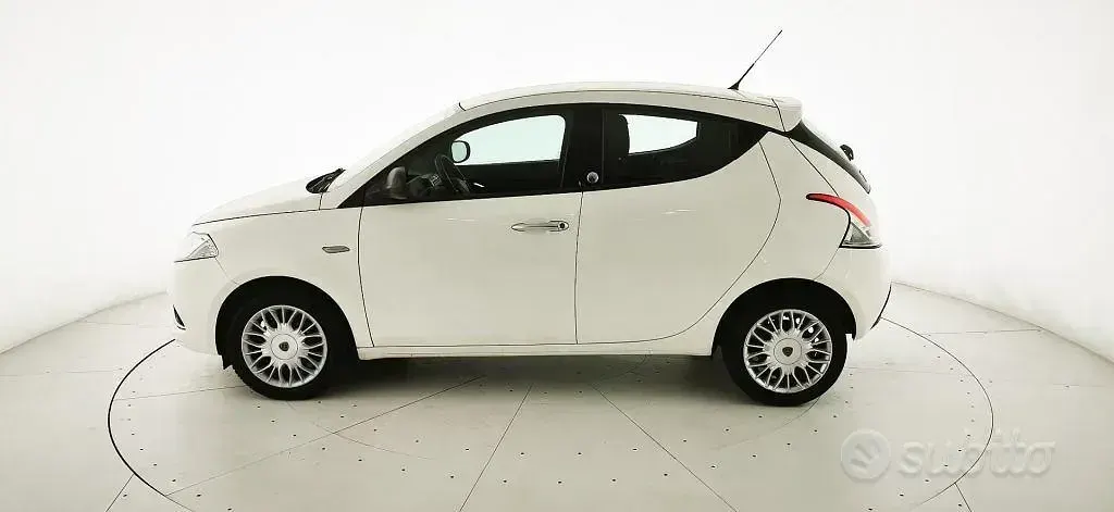 Usata Lancia Ypsilon Silver 69 CV (50 kW) 2017 Bianco Utilitaria