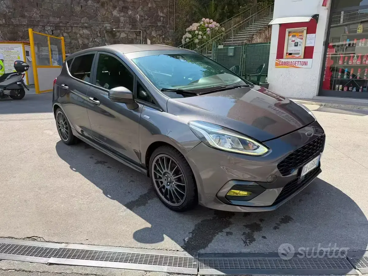 Usata Ford Fiesta ST-Line 95 CV (69 kW) 2020 Grigio Utilitaria