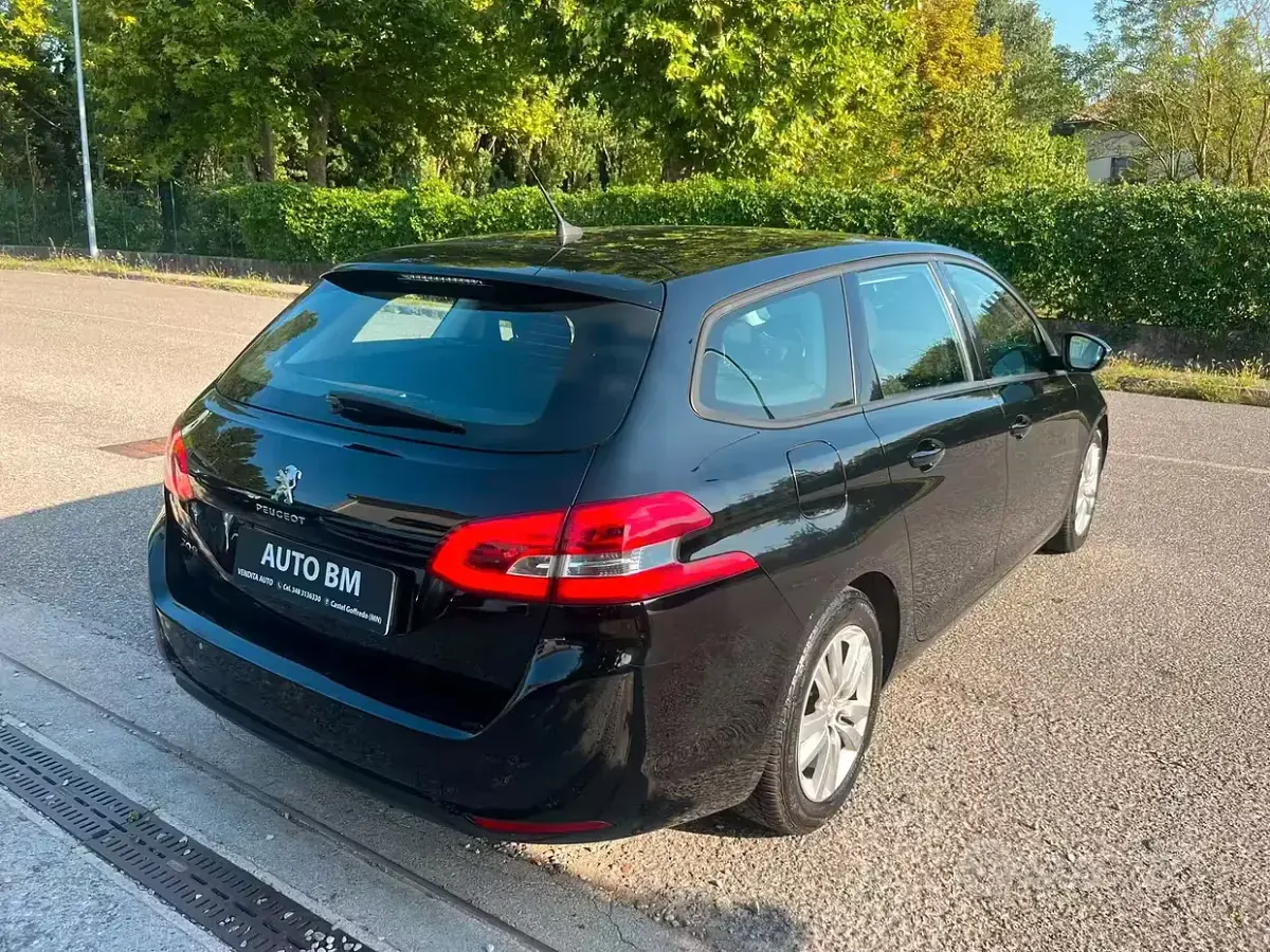 Usata Peugeot 308 Active 102 CV (75 kW) 2020 Nero Station wagon