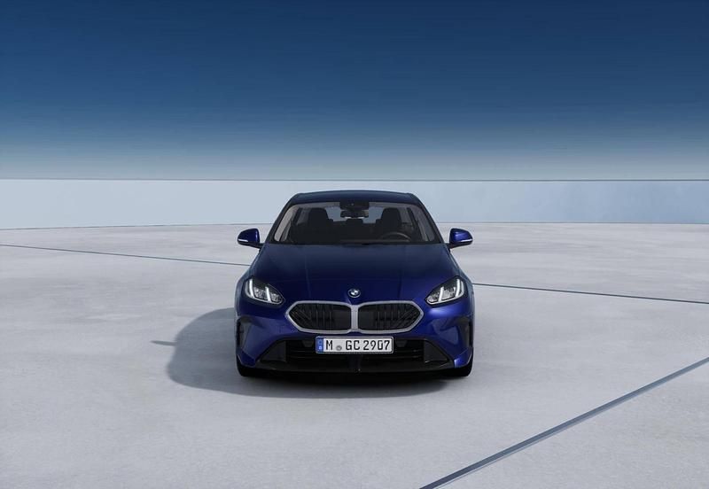 Nuova BMW 120 M Sport 163 CV (119 kW) 2025 Portimao blue Utilitaria