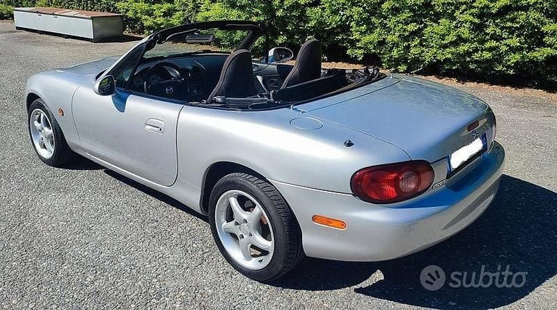 Usata Mazda MX5 110 CV (80 kW) 2002 Grigio Cabrio