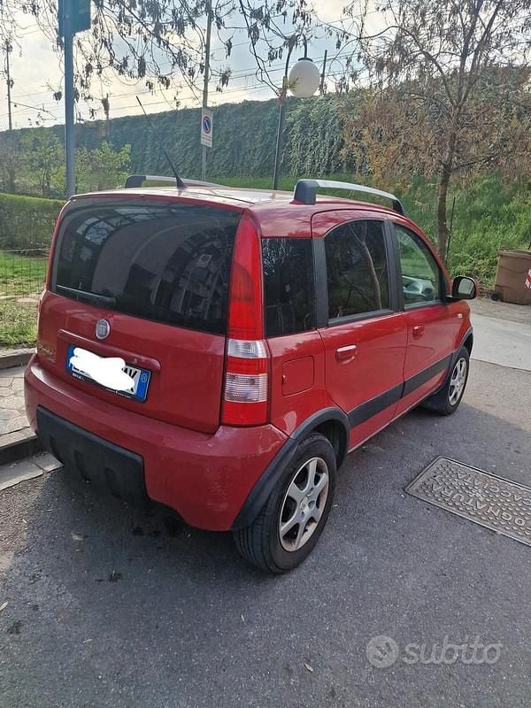 Usata Fiat Panda 4x4 Climbing 69 CV (50 kW) 2011 Rosso Utilitaria