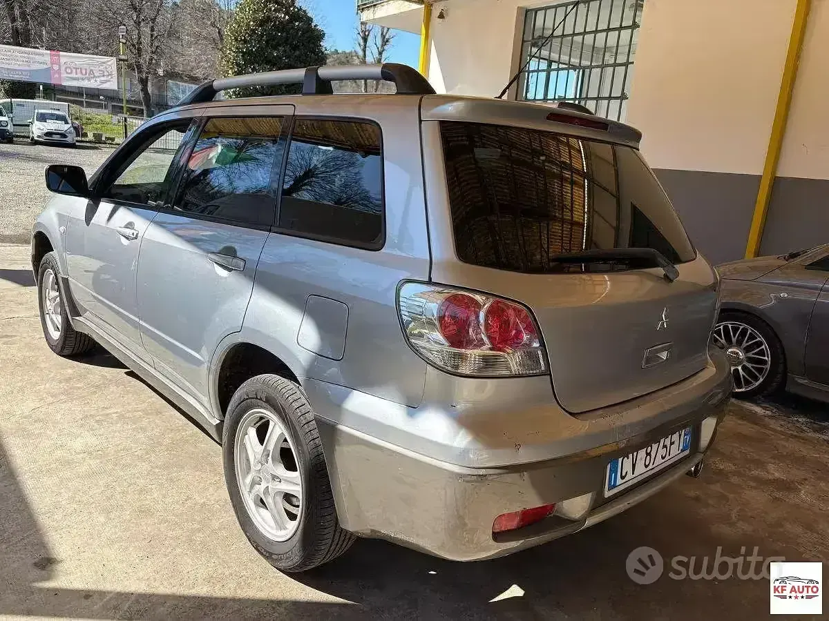 Usata Mitsubishi Outlander Intense 150 CV (110 kW) 2005 Argento SUV