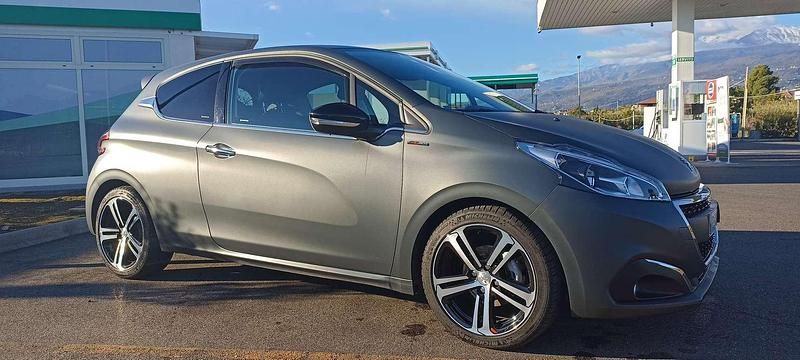 Usata Peugeot 208 GT-line 120 CV (88 kW) 2016 Grigio Utilitaria