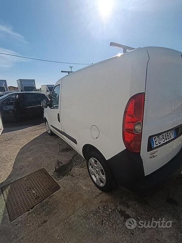 Usata Fiat Doblò 105 CV (77 kW) 2015 Bianco Monovolume