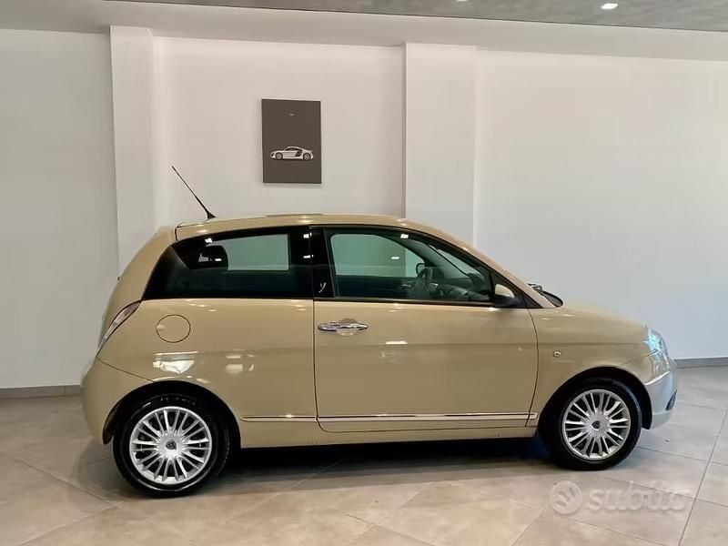 Usata Lancia Ypsilon 60 CV (44 kW) 2009 Beige Utilitaria