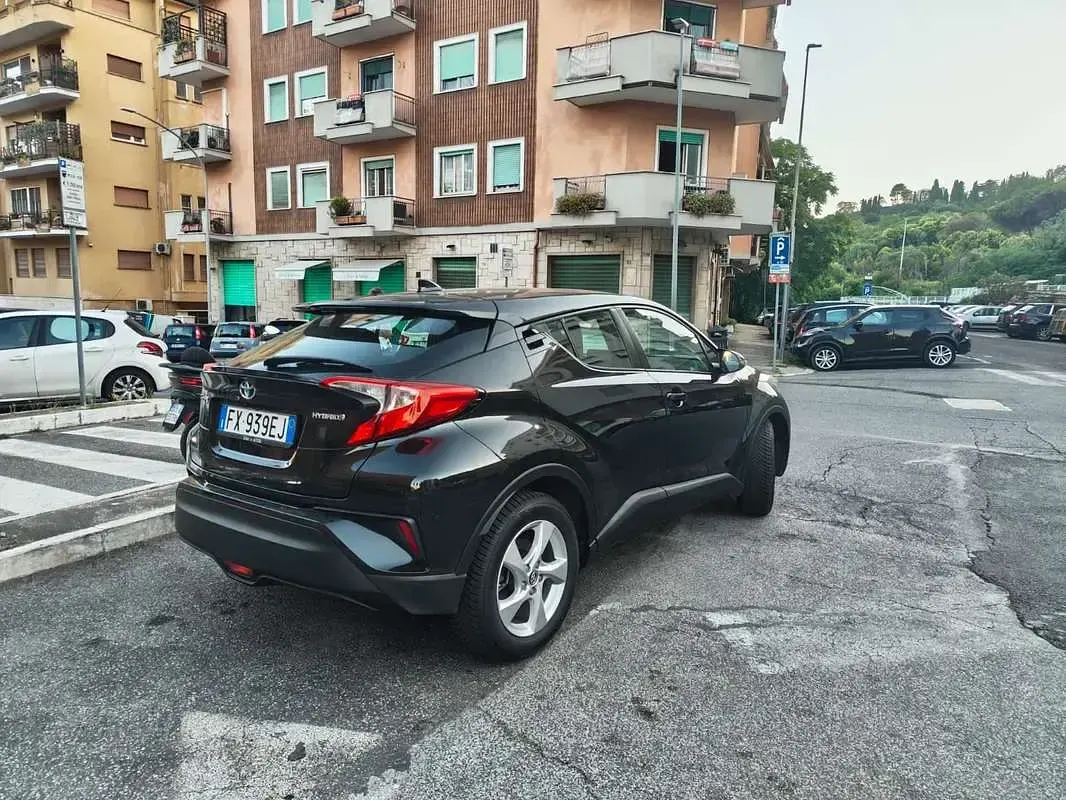 Usata Toyota C-HR Lounge 98 CV (72 kW) 2019 Nero SUV