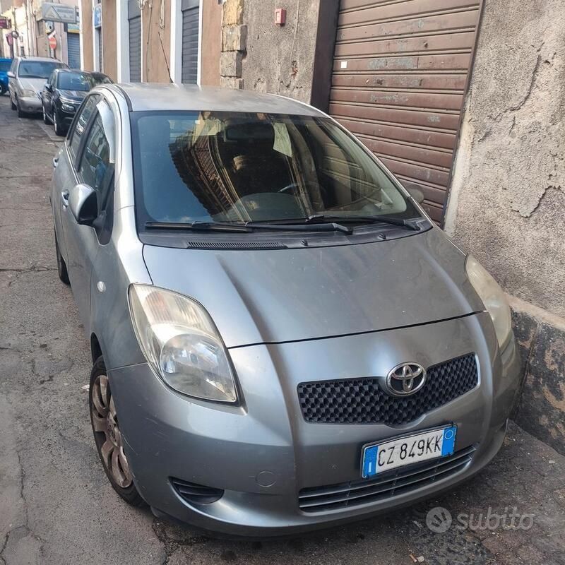 Usata 2006 Toyota Yaris Due volumi | 3000 € (Buon prezzo) - Immagine 1/3