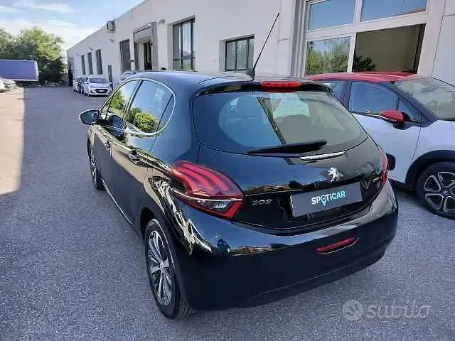 Usata Peugeot 208 Allure 75 CV (55 kW) 2015 Nero Utilitaria