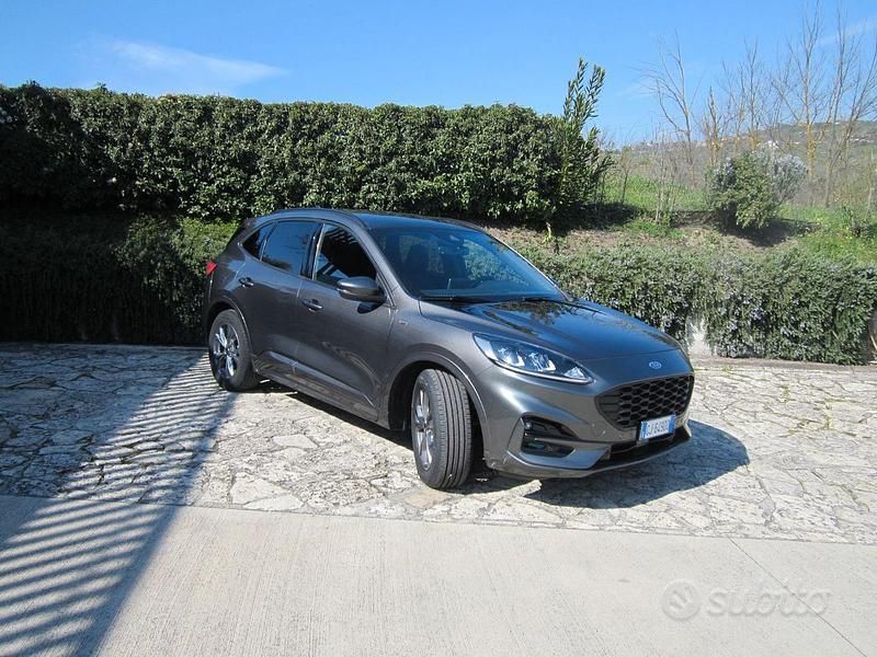 Usata Ford Kuga ST-Line 120 CV (88 kW) 2022 Grigio SUV