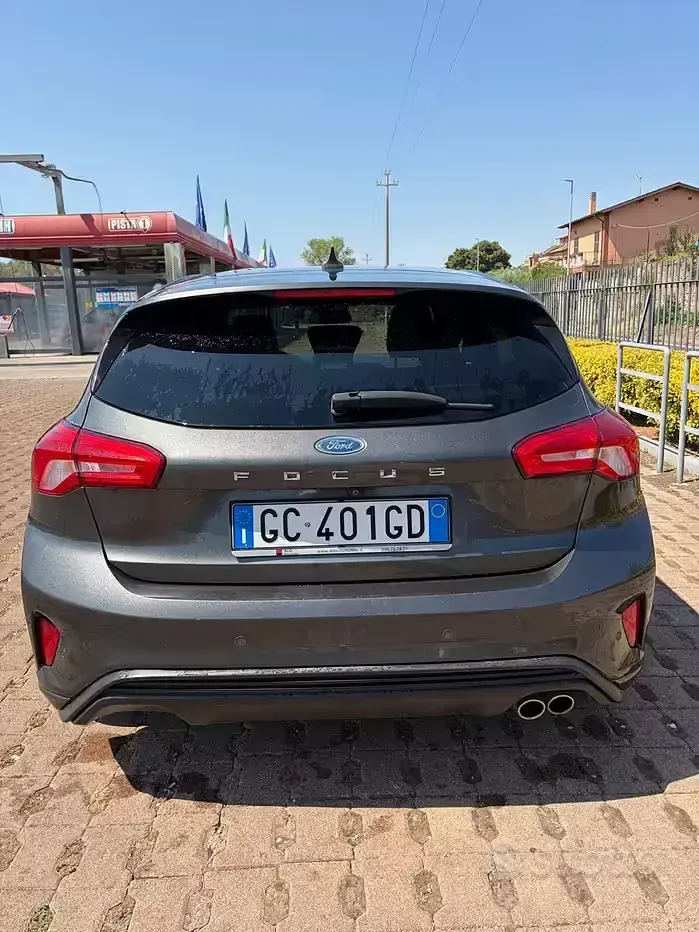 Usata Ford Focus ST-Line 120 CV (88 kW) 2020 Grigio Berlina