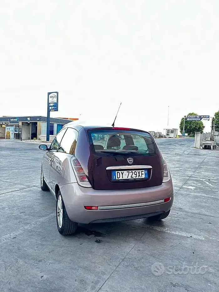 Usata Lancia Ypsilon 77 CV (56 kW) 2010 Viola Utilitaria