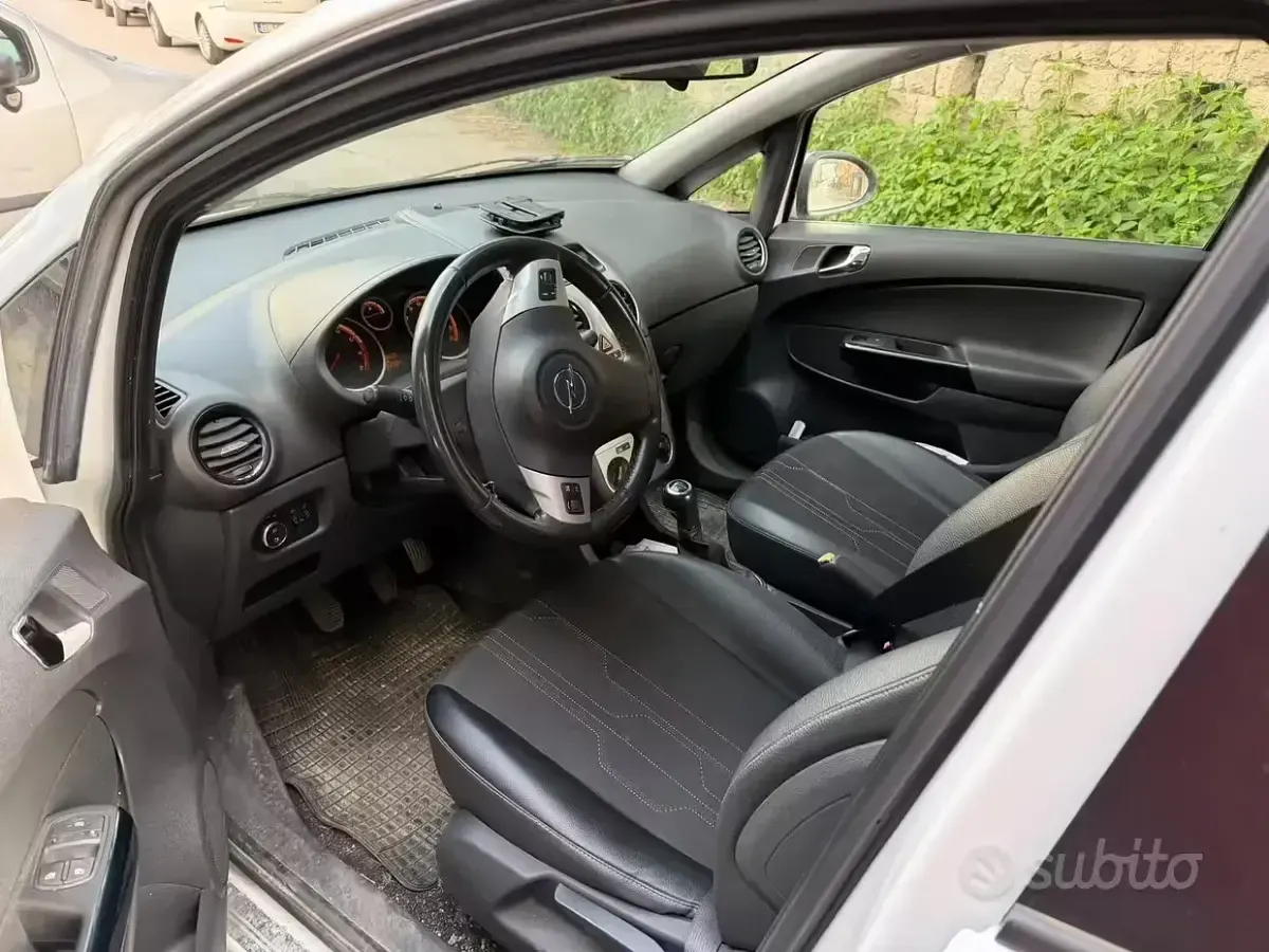 Usata Opel Corsa Edition 85 CV (62 kW) 2013 Bianco Utilitaria