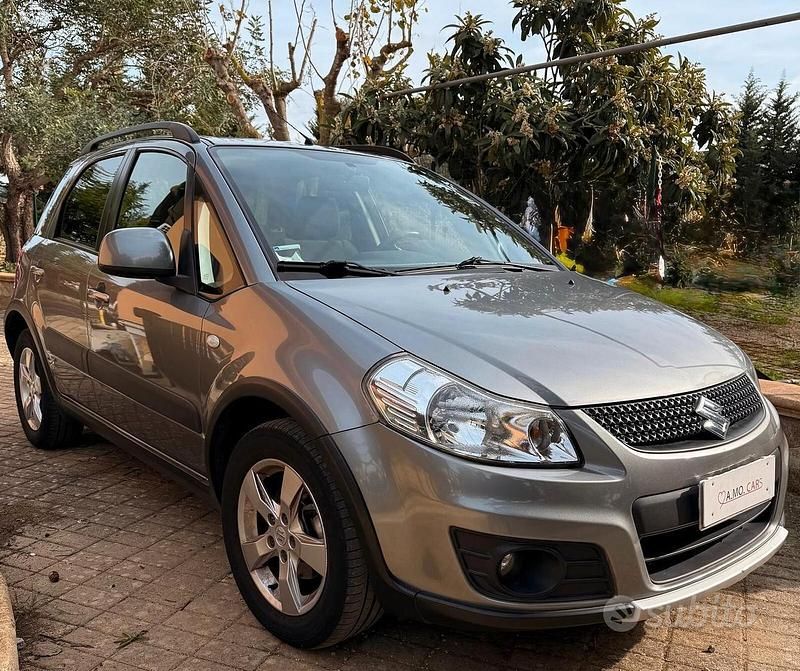 Grigio Usata 2011 Suzuki SX4 GLX Tre volumi | 4650 € (Buon prezzo) - Immagine 1/4
