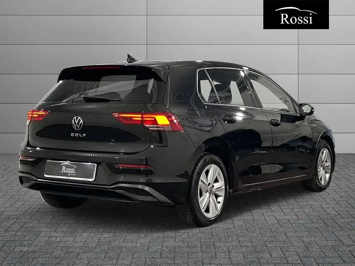 Usata VW Golf VII Life 150 CV (110 kW) 2020 Nero metallizzato Berlina