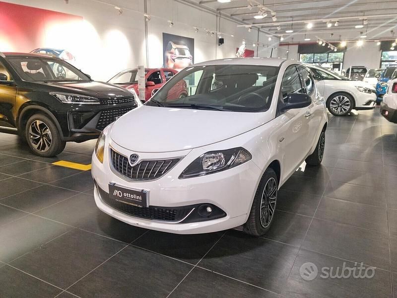 Bianco Usata 2024 Lancia Ypsilon Gold Due volumi | 14.200 € (Cara) - Immagine 1/4