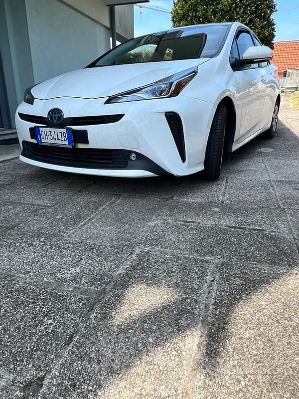 Usata Toyota Prius Active 98 CV (72 kW) 2022 Bianco Utilitaria