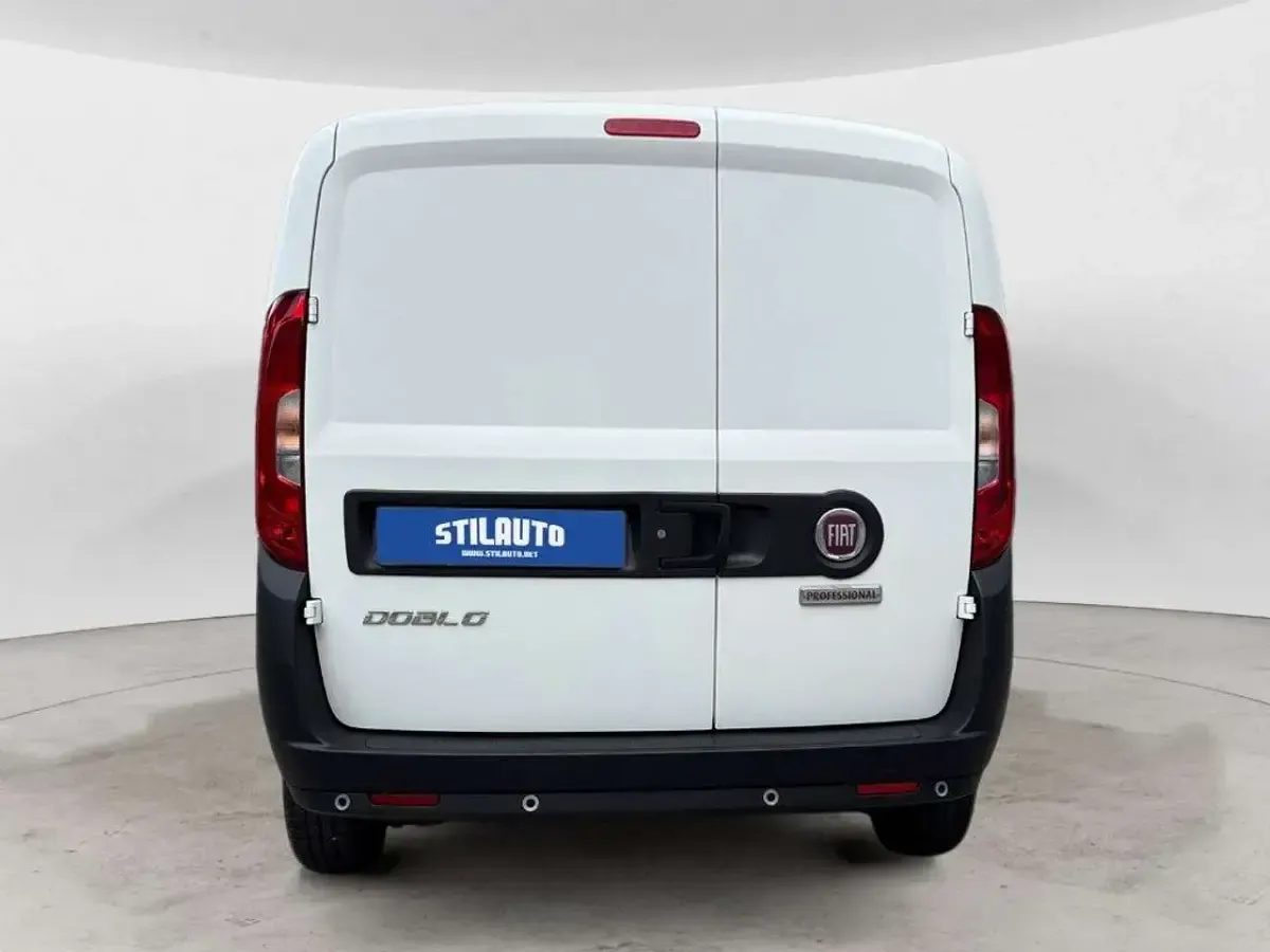 Usata Fiat Doblò 95 CV (69 kW) 2018 Bianco pastello Monovolume