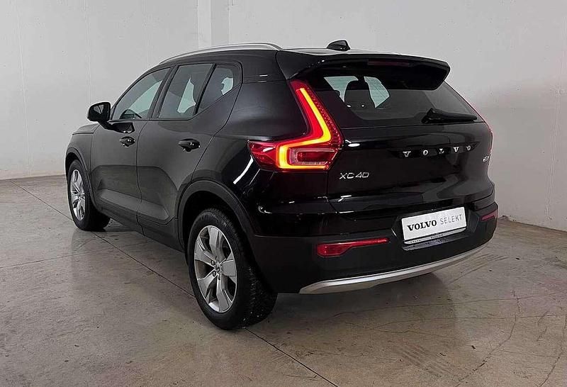 Usata Volvo XC40 Momentum 150 CV (110 kW) 2021 Nero SUV