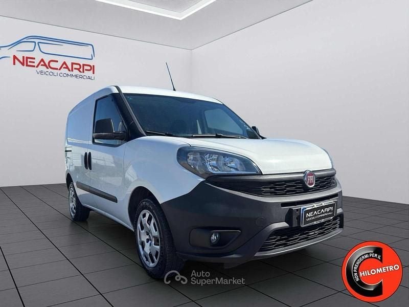 Usata Fiat Doblò 120 CV (88 kW) 2021 Bianco pastello Monovolume