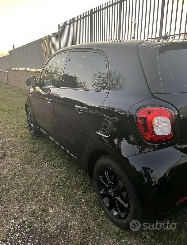 Usata Smart ForFour 71 CV (52 kW) 2016 Nero Utilitaria