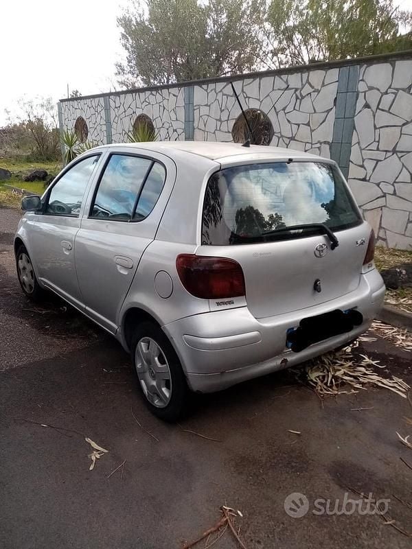 Usata Toyota Yaris 2005 Grigio Utilitaria