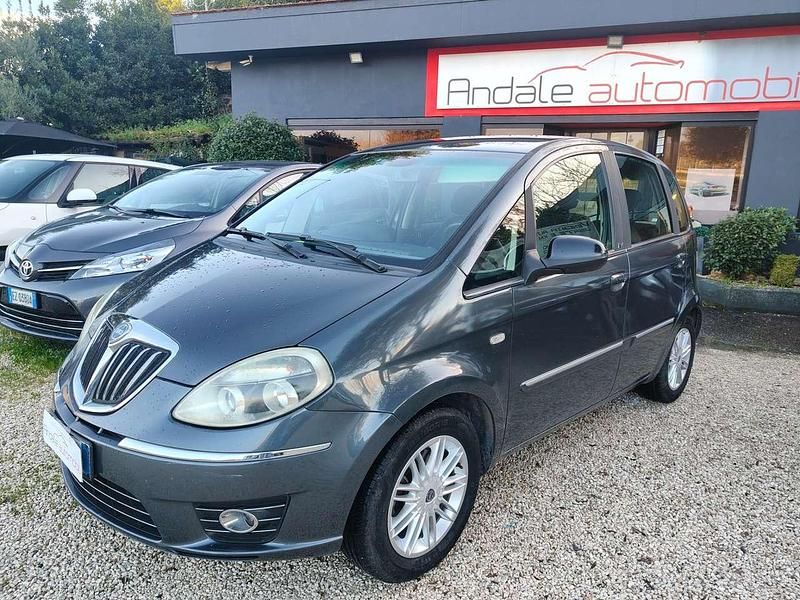 Usata Lancia Musa Gold 95 CV (69 kW) 2012 Grigio Monovolume