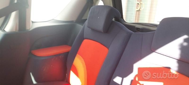 Usata Peugeot 1007 65 CV (47 kW) 2005 Nero Monovolume