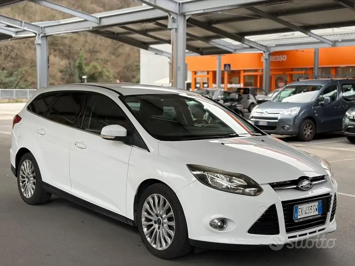 Usata Ford Focus Titanium 116 CV (85 kW) 2011 Bianco Station wagon