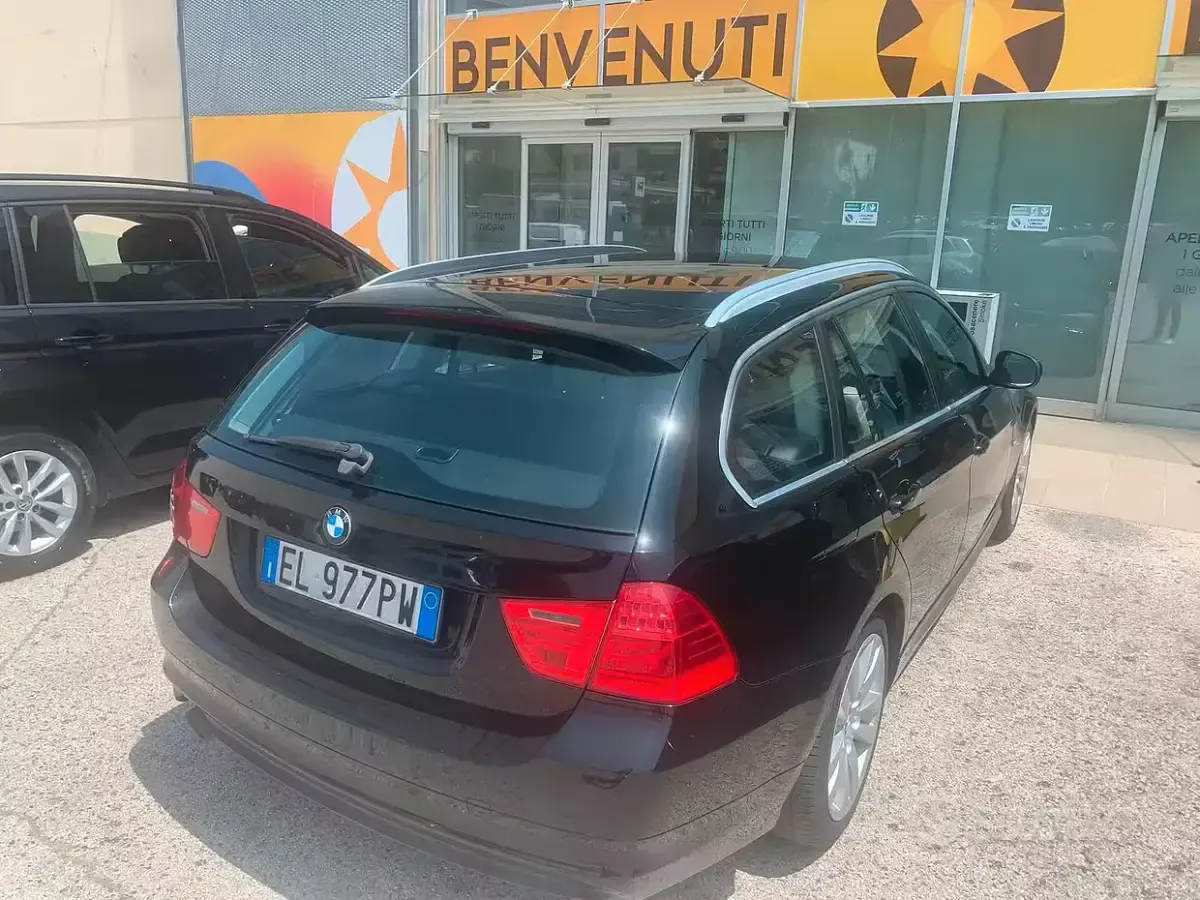 Usata BMW 318 143 CV (105 kW) 2012 Nero Station wagon