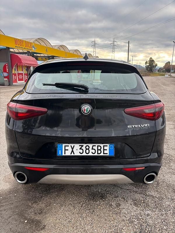 Usata Alfa Romeo Stelvio 180 CV (132 kW) 2017 Nero SUV