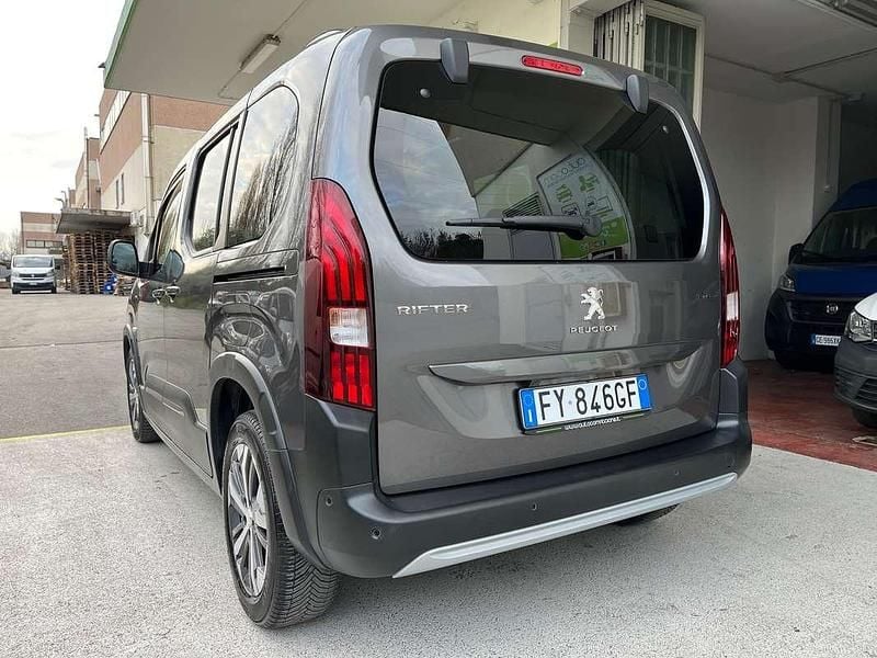 Usata Peugeot Rifter GT-line 131 CV (96 kW) 2020 Grigio Monovolume
