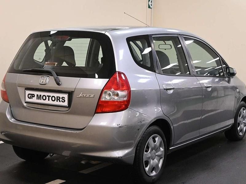 Usata Honda Jazz 77 CV (56 kW) 2007 Grigio Utilitaria