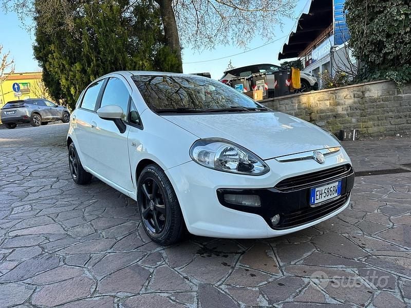 Usata Fiat Punto Evo Dynamic 77 CV (56 kW) 2011 Bianco Utilitaria