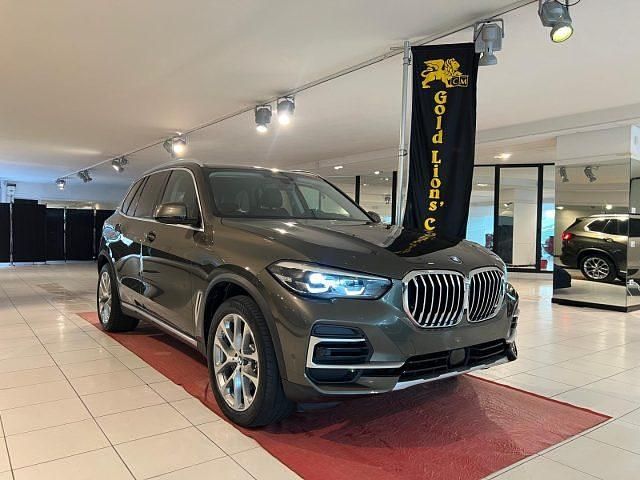 Begagnad BMW X5 Efficient Dynamics 286 HK (210 kW) 2021 Grå SUV