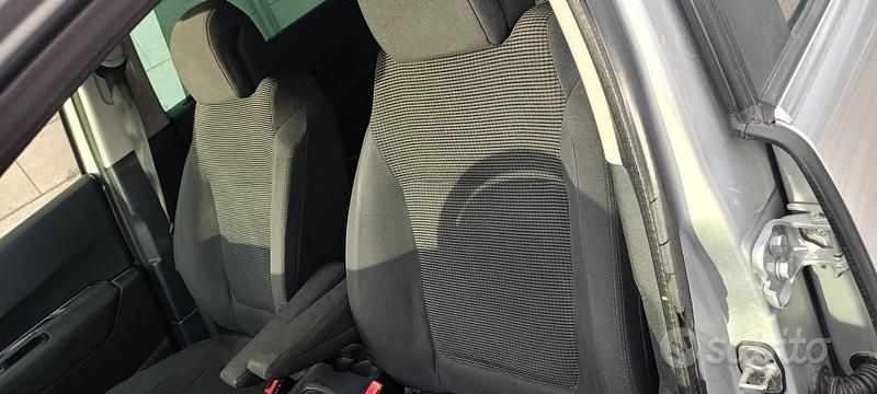 Usata Peugeot 5008 2006 Grigio Berlina