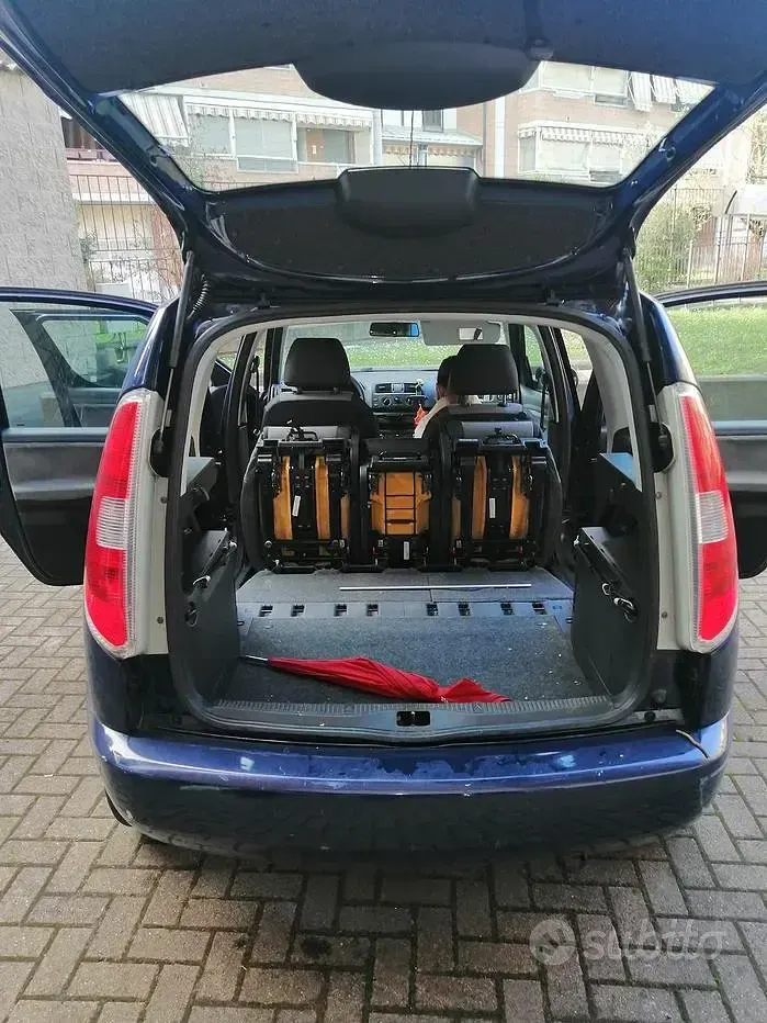 Usata Skoda Roomster 75 CV (55 kW) 2011 Bluazzurro Monovolume