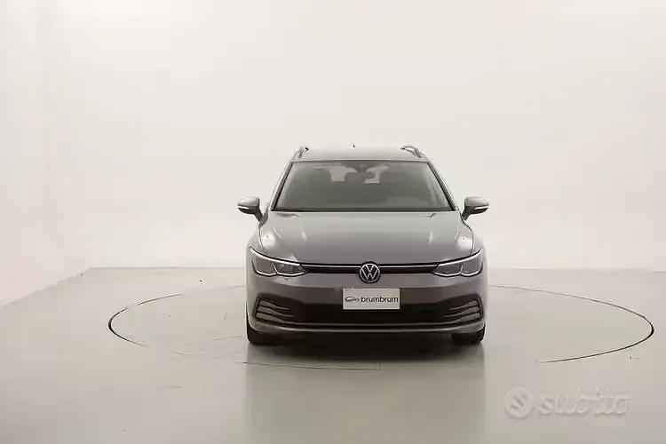 Usata VW Golf VIII Life 116 CV (85 kW) 2022 Grigio Station wagon